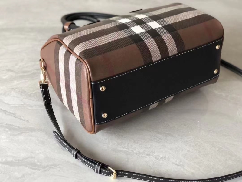 Bv*b*rry travel bags